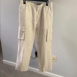Roundtree & Yorke Cream Cargo man’s pants.Size 34w/30L